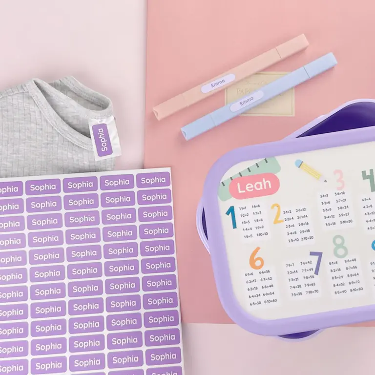 Skolpaket med namnlappar, pennlappar och matlåda — Lappeliten