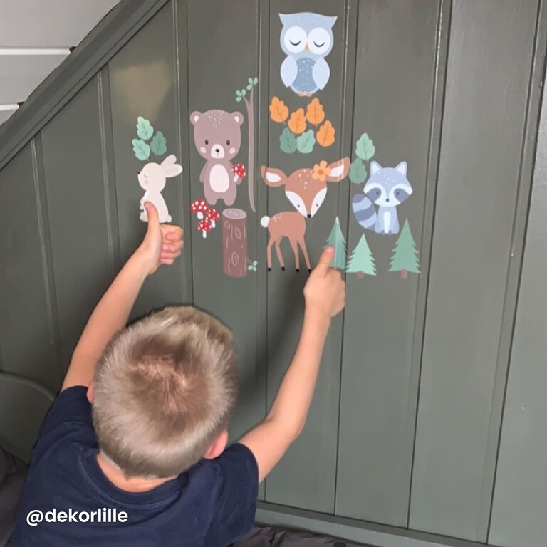 Kundbild av skogsdjur-wallstickers placerade på vägg