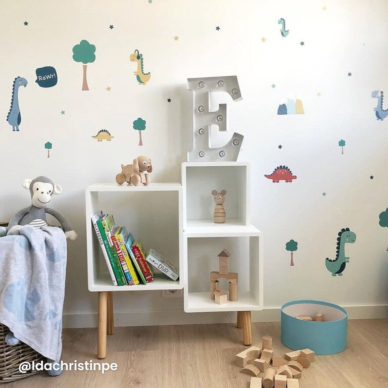 Dinosaurie wallstickers på en vägg hemma hos kund