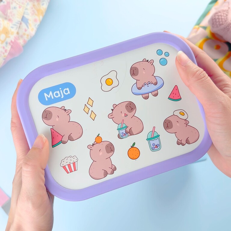 Personlig matlåda med capybaramotiv och namnet Maja